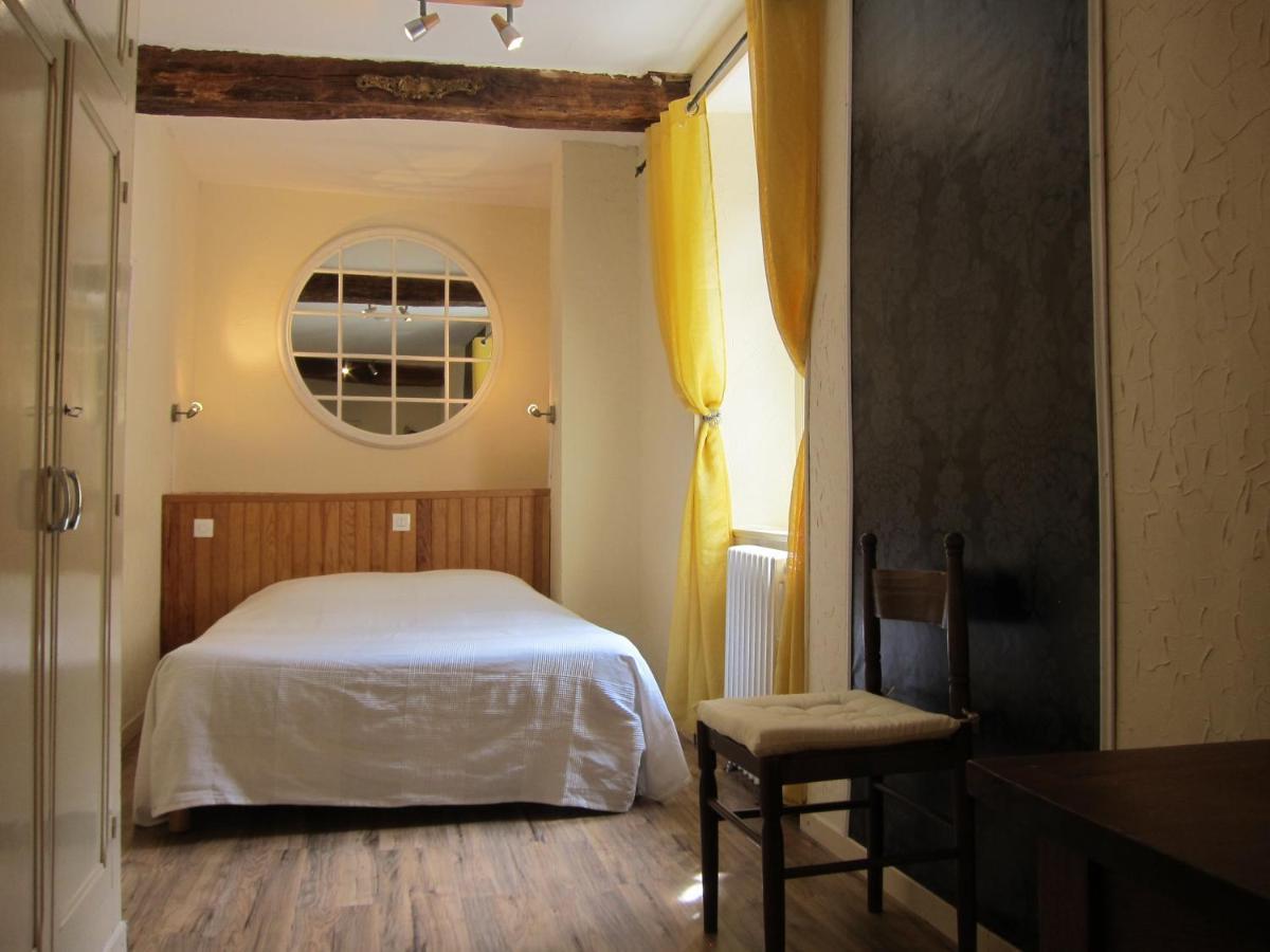Auberge Des Deux Rivieres Seix Room photo