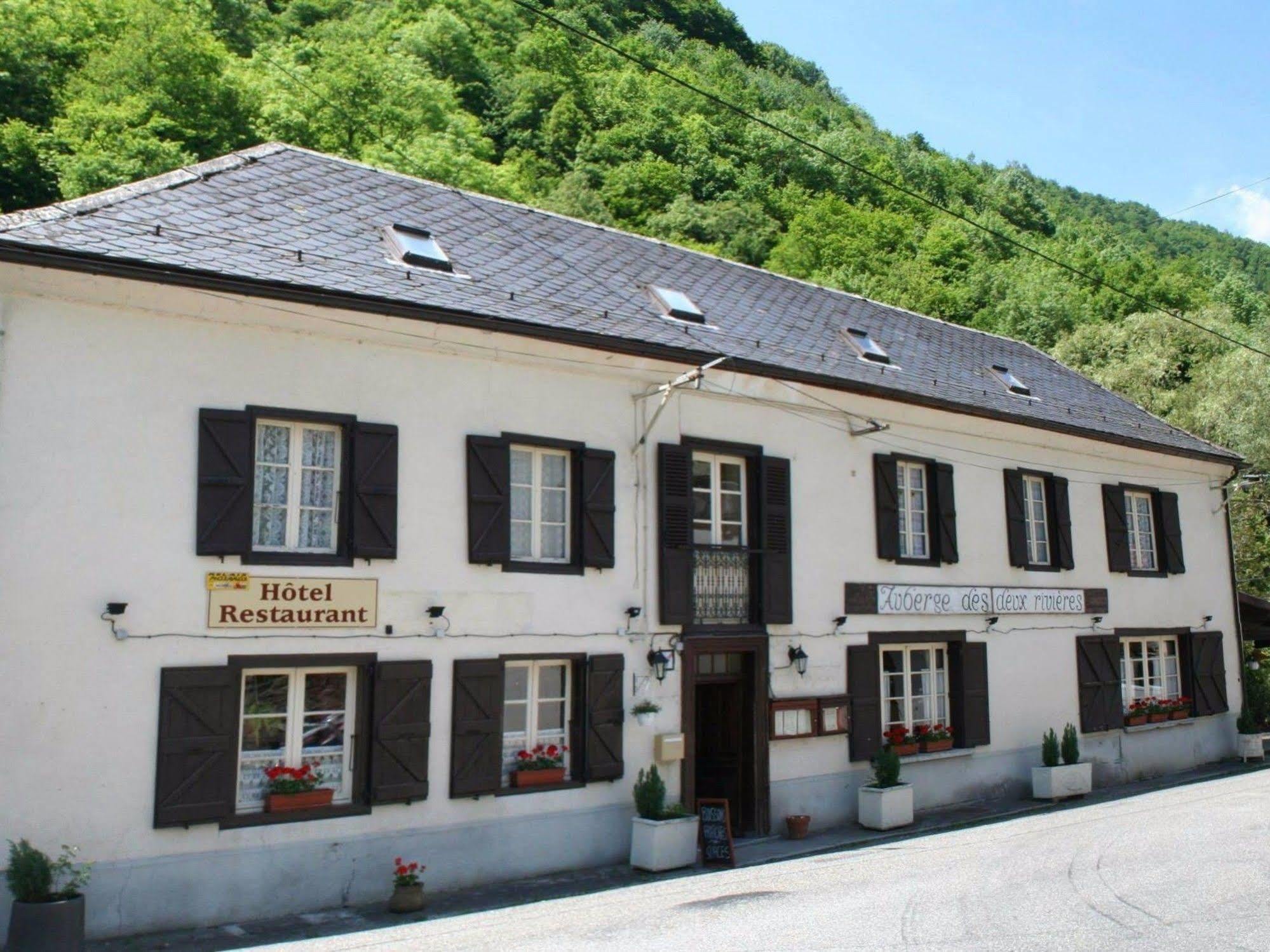Auberge Des Deux Rivieres Seix Exterior photo