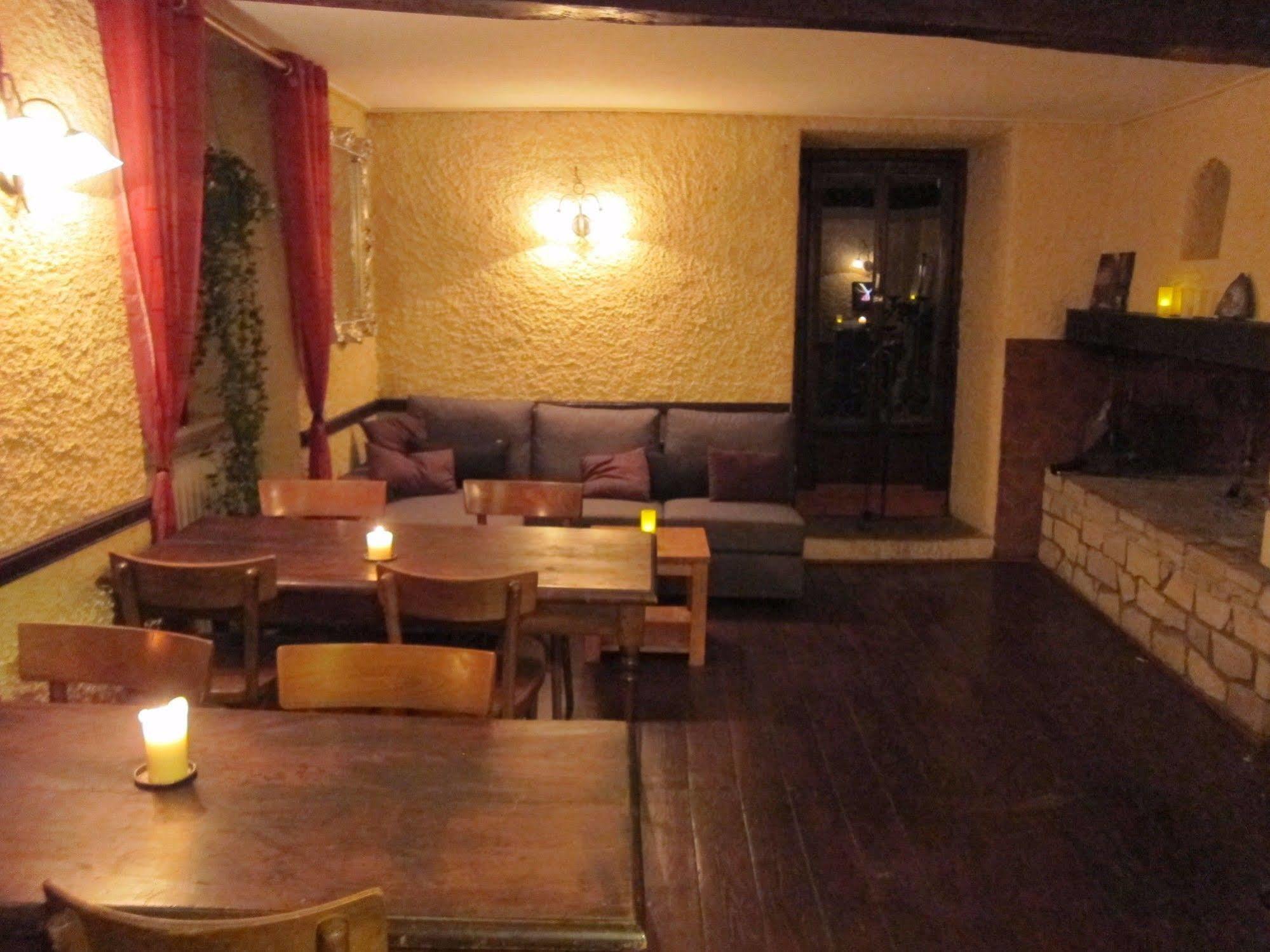 Auberge Des Deux Rivieres Seix Exterior photo